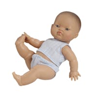 Baby guttedukke - asiatisk - 34 cm med liten pysj - fra Paola Reina