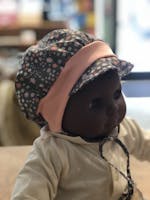 Baby Girl myk Caps med snor - blomstrete fra Maximo
