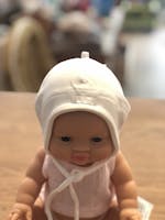 Maximo - Baby lue  med snøring - Hvit